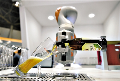 工信部:2017年我國(guó)工業(yè)機(jī)器人產(chǎn)量將突破12萬(wàn)臺(tái)